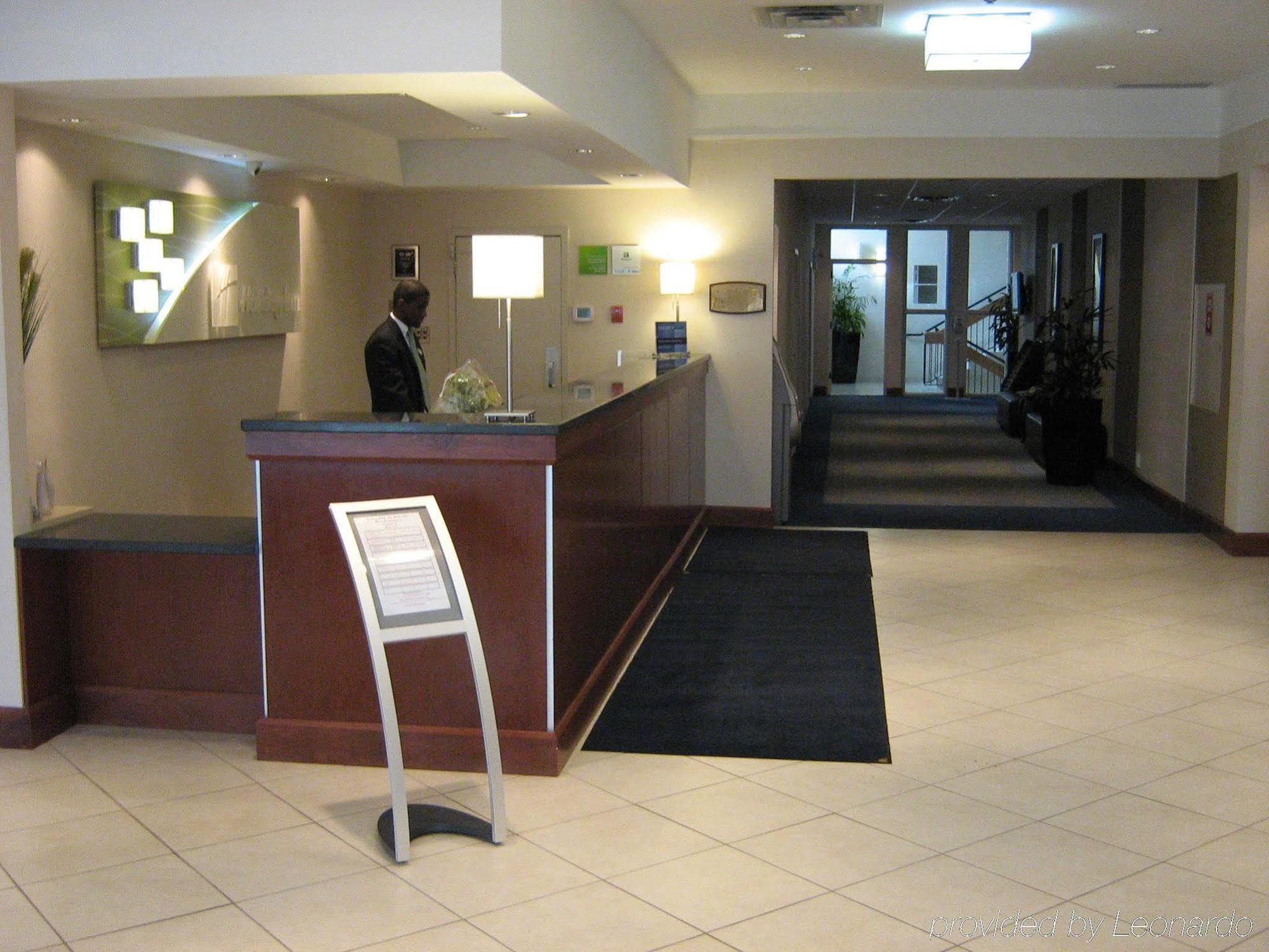 Amenida Residences, YYC Interior foto