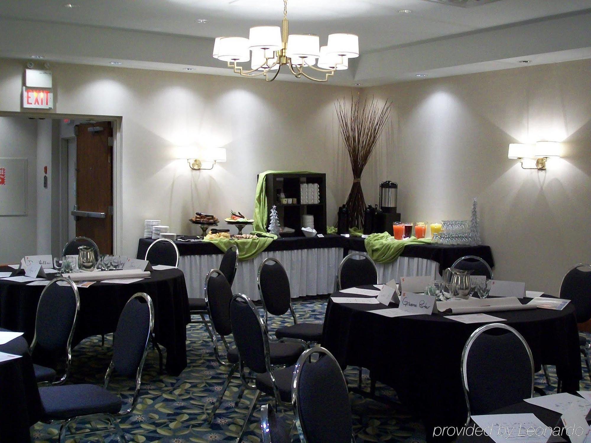 Amenida Residences, YYC Restaurant foto